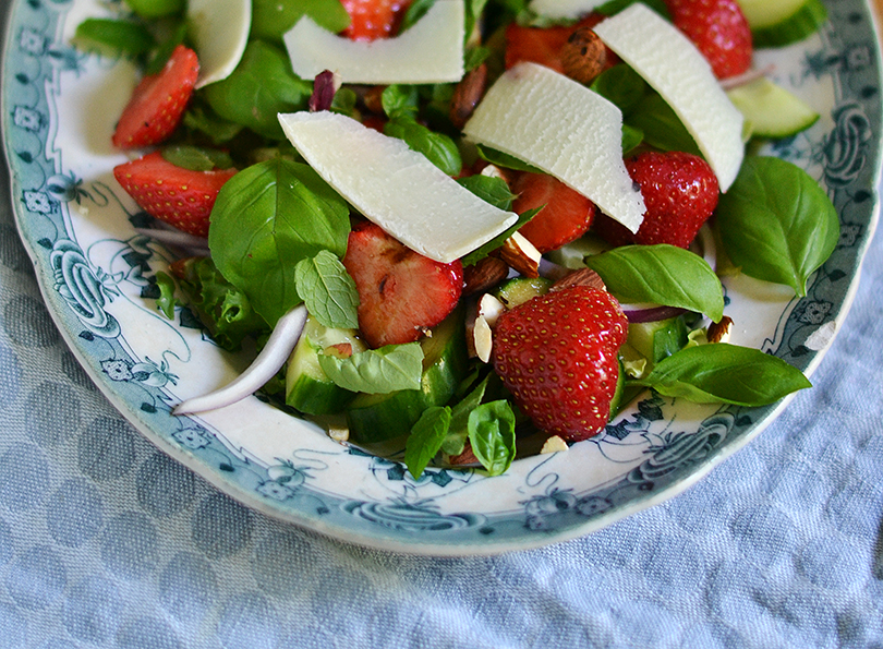 Salat med smag af sommer og grana padano