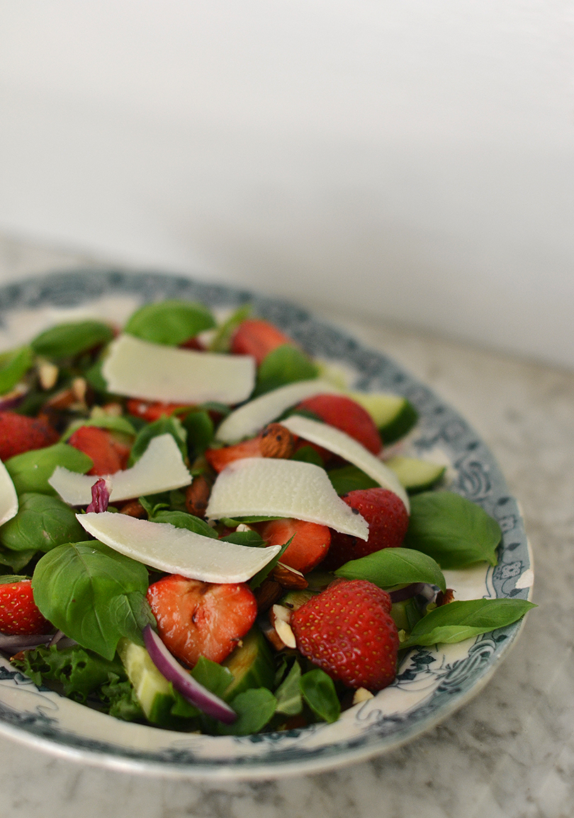 Salat med smag af sommer og grana padano